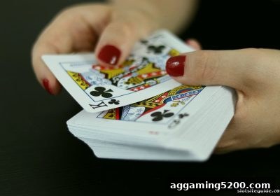 出牌时机的艺术：slots平台玩家如何精准掌控百家乐与掼蛋牌局